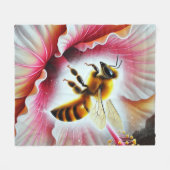 Bijen bestuiven een bloeiende hibiscusbloem fleece deken (Voorkant (Horizontaal))