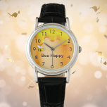 Bijen blij hommels gouden honingdruppels motivatie horloge<br><div class="desc">Een faux gouden metalen achtergrond,  folie uitziende achtergrond. Verdroogd met een vrolijke,  lachende hommel en zoete honing. Zwarte letters en de tekst: Wees blij.</div>