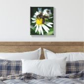 Bijen en Daisy Canvas Afdruk (Insitu (Slaapkamer))