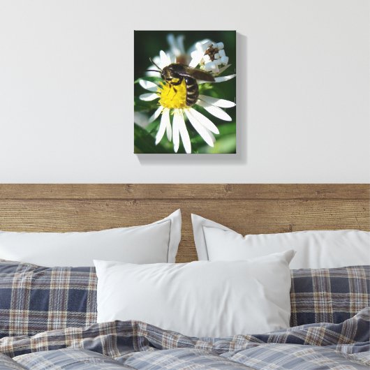 Bijen en Daisy Canvas Afdruk (Insitu (Slaapkamer))