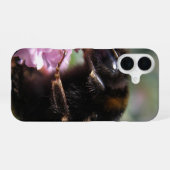 Bijen en Roze Bloemen iPhone 16 Hoesje (Achterkant horizontaal)