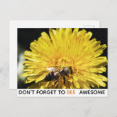 Bijen geweldige inspirerend bijen op gele dandelio briefkaart (Voorkant / Achterkant)