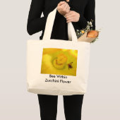 Bijen in de Zucchini-bloem Grote Tote Bag (Voorkant (product))