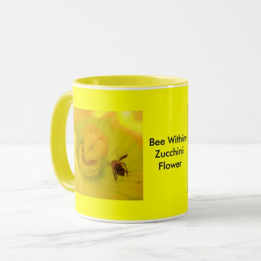 Bijen in de Zucchini-bloem Mok (Voorkant links)