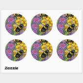 Bijen in een bloem ronde sticker (Vel)