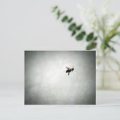 bijen in vlucht briefkaart (Staand voorkant)