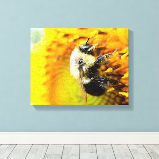 Bijen in zonnebloem — Cheerful Canvas afdrukken (Insitu (Houten vloer))