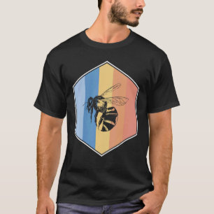 Bijen met retrokleuren in een hexagon t-shirt