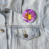 Bijen op de knop Crocus ~ Ronde Button 5,7 Cm (In situ)