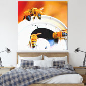 Bijen op een blikje frisdrank canvas afdruk (Insitu (Slaapkamer))