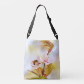Bijen op een Cherry Flower Crossbody Tas (Achterkant)