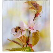 Bijen op een Cherry Flower Douchegordijn (Voorkant)