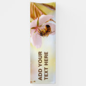 Bijen op een Cherry Flower Spandoek (Verticaal)