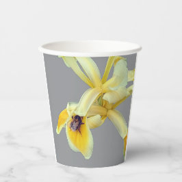 Bijen op een gele bloem papieren bekers