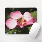 Bijen op een Roos van Sharon 2 mousepad Muismat (Met muis)