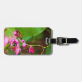 Bijen op koraalwijnvloeren Foto Bagagelabel (Voorkant horizontaal)