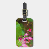 Bijen op koraalwijnvloeren Foto Bagagelabel (Voorkant verticaal)