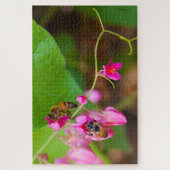 Bijen op koraalwijnvloeren Foto Legpuzzel (Verticaal)