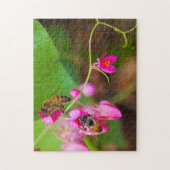 Bijen op koraalwijnvloeren Foto Legpuzzel (Verticaal)