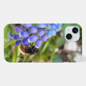 Bijen op Muscari Armeniacum, Grape Hyacinth iPhone Hoesje (Achterkant horizontaal)