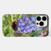 Bijen op Muscari Armeniacum, Grape Hyacinth iPhone Hoesje (Achterkant horizontaal)