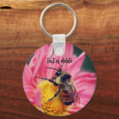 Bijen op roze melkveer, speciaal gepersonaliseerd sleutelhanger (Voorkant)