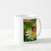 Bijen op witte bloem koffiemok (Voorkant rechts)