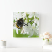 Bijen op witte bloem vierkante klok (Huis)
