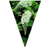Bijen, op witte bloemen vlaggetjes (Tweede vlag)