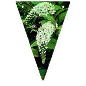 Bijen, op witte bloemen vlaggetjes (Eerste vlag)