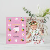 Bijen Verjaardag Foto Party Flower Daisy Pink Kaart (Staand voorkant)