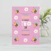 Bijen Verjaardag Uitnodiging Party Pink Daisy Two  (Staand voorkant)