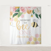 Bijendag Bij 1e Verjaardag roze bloemenslinger Wandkleed (Voorkant)
