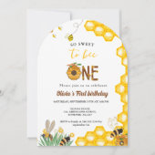 Bijendag geel honingbij eerste meisje verjaardagsf kaart (Voorkant)