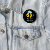 Bijengeloof in jezelf Funny Bee Pun Dark BG Ronde Button 5,7 Cm (In situ)