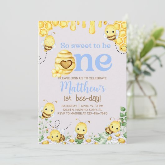 Bijenjongen 1e verjaardag uitnodiging, hommel, hon kaart (Staand voorkant)