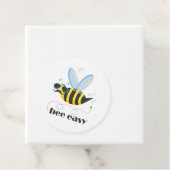 Bijenkarakter met snor zonnebril Bee Easy Bedankjes Labels (In situ)