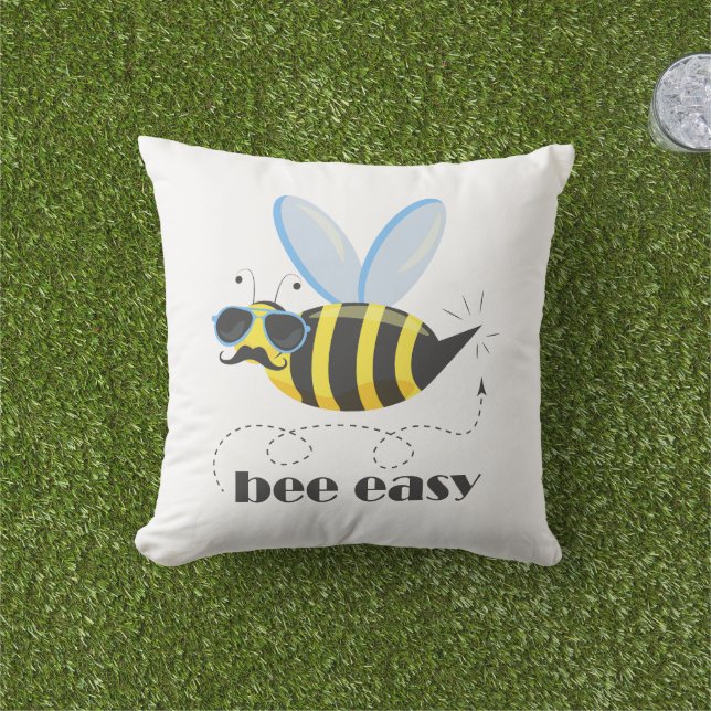 Bijenkarakter met snor zonnebril Bee Easy Buitenkussen (Gras)
