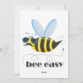 Bijenkarakter met snor zonnebril Bee Easy Feestdagenkaart (Achterkant)