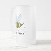 Bijenkarakter met snor zonnebril Bee Easy Matglas Bierpul (Voorkant links)