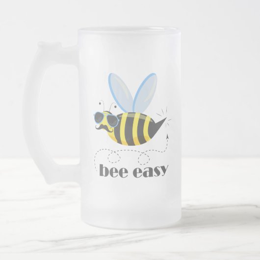 Bijenkarakter met snor zonnebril Bee Easy Matglas Bierpul (Links)