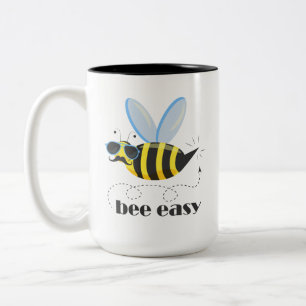 Bijenkarakter met snor zonnebril Bee Easy Tweekleurige Koffiemok
