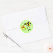 Bijenkorf met Gele Bloem Ronde Sticker (Envelop)