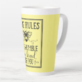 Bijenkorf-regels Word Art Latte Mok (Rechterhoek)