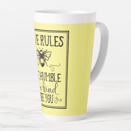 Bijenkorf-regels Word Art Latte Mok (Rechterhoek)