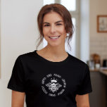 Bijensoort Eenvoudige moderne Inspirerend typograf T-shirt<br><div class="desc">Bijen Eenvoudige moderne Inspirerend Typografie De T-Shirt Top van de Mode van vrouwen kenmerkt de tekst "Sint, Hersel, Creatief" in een moderne scripttypografie geaccentueerd met een bij die een kroon draagt. Perfect als cadeau voor haar verjaardag, Kerstmis, Moederdag, beste vrienden, zussen en nog veel meer. Ontworpen door Evco Studio www.zazzle.com/store/evcostudio...</div>