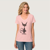 Bijgelovige zwarte kat Purfect op roze T-shirt (Voorkant volledig)