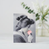 Bijin met reproductie van bloeiend briefkaart (Staand voorkant)