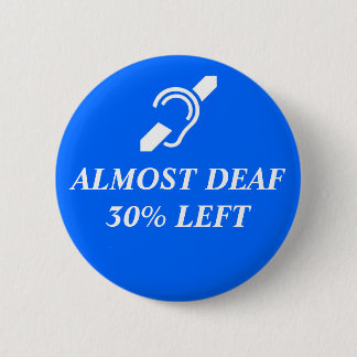 Bijna doof, 30% links ronde button 5,7 cm