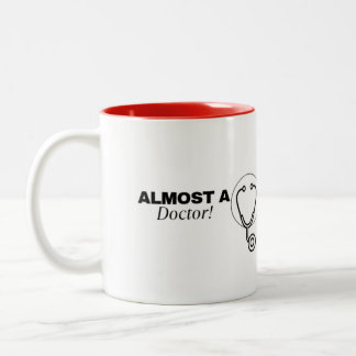 'Bijna een dokter' mok